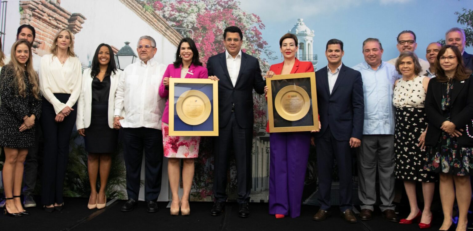 La Asociación de Hoteles y el Clúster Turístico reconocen la labor del Mitur en la recuperación del turismo