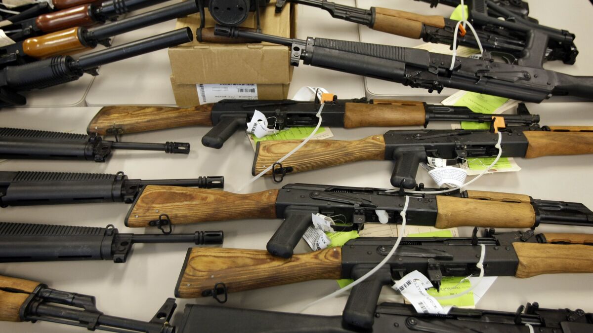Registran el récord de armas confiscadas en los aeropuertos de EE.UU.