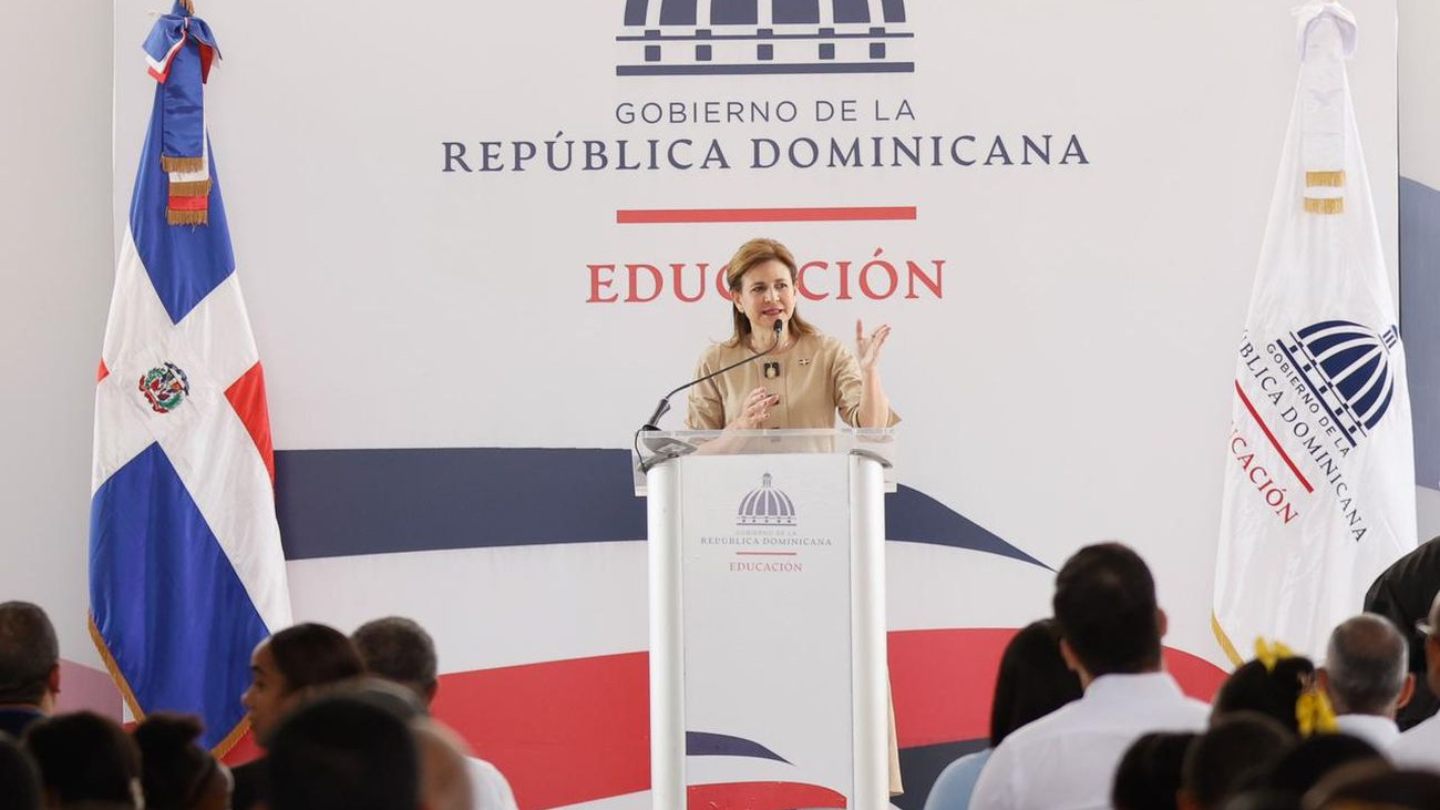 Vicepresidenta Raquel Peña inaugura la escuela Prof. José Antonio Espinal Lugo en Valverde; beneficiará a más de 800 estudiantes