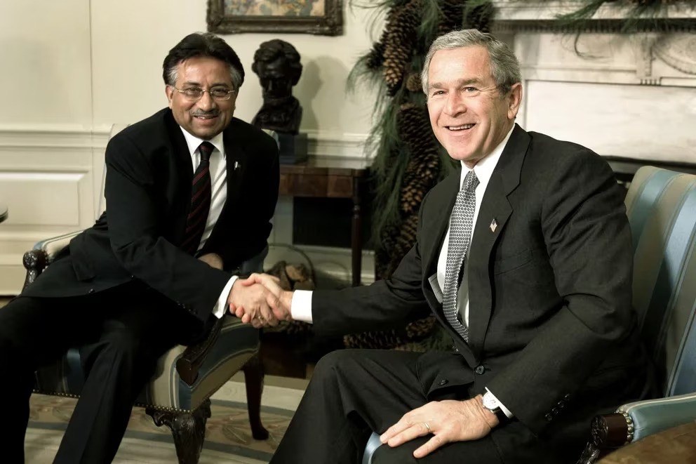 Murió Pervez Musharraf, el general que gobernó un Pakistán en guerra tras los atentados del 11S