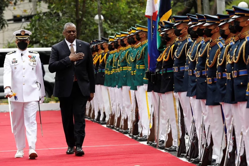 EEUU aumentará su presencia militar en nuevas bases estratégicas de Filipinas tras el asedio de China en la región