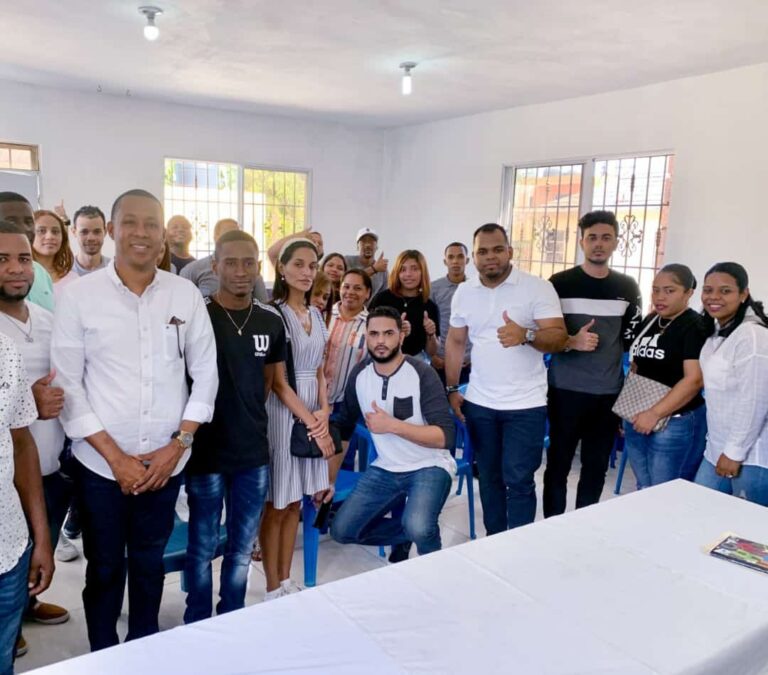 Lenin Mateo envia Mensaje a los Jovenes de SDE en su dia.