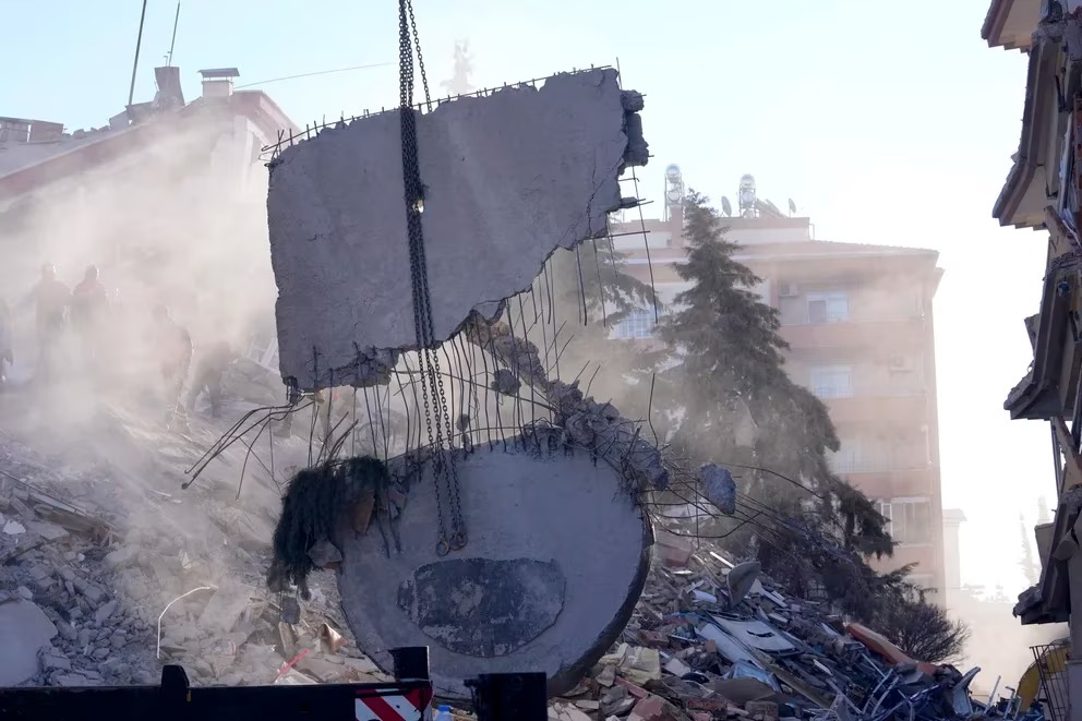 La cifra de muertos tras el poderoso terremoto que golpeó Turquía y Siria ascendió a más de 28.000