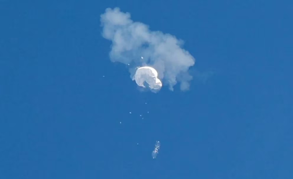 Qué revela el incidente del globo espía chino que sobrevoló Estados Unidos