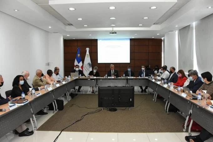 Aumento del salario mínimo espera por propuesta patronal