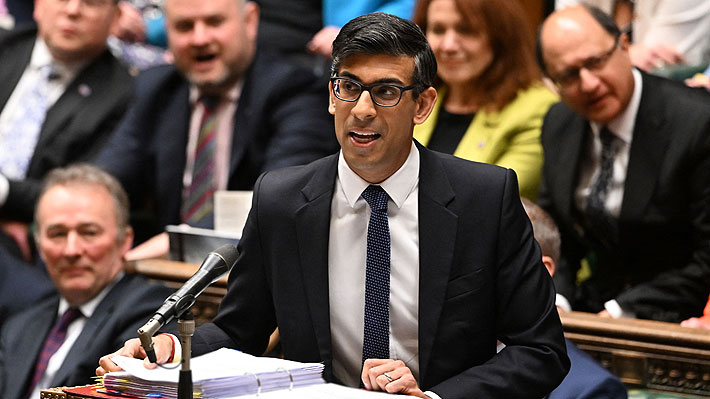 Rishi Sunak critica presencia de profesores en histórica huelga en Reino Unido y aboga por el derecho a la educación