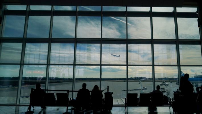 "Iniciativas de seguridad nacional": EE.UU. restringe actividad en tres aeropuertos tras caso de "globo espía" chino