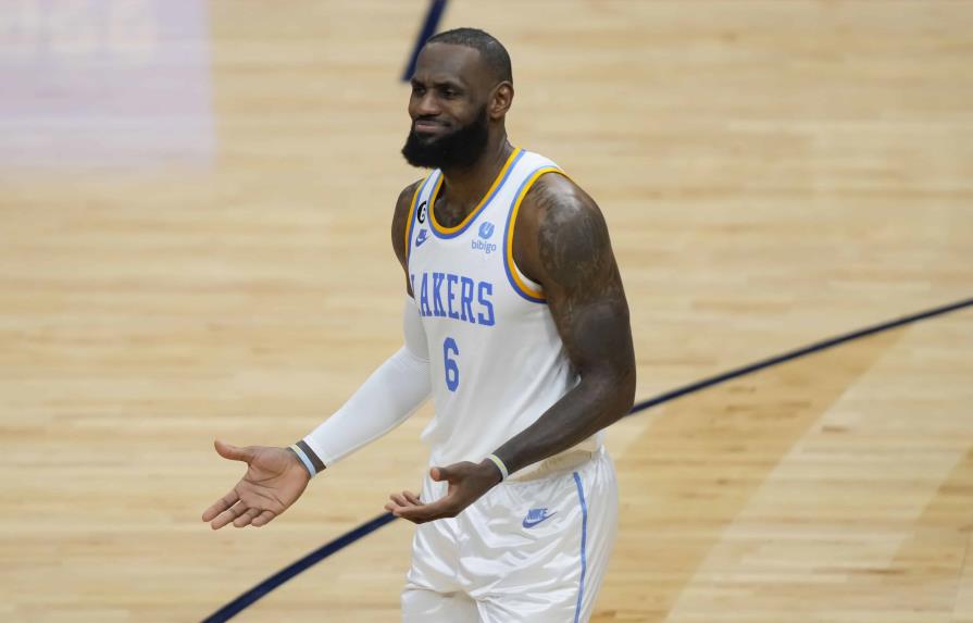 James James se acerca a récord de NBA, pero Lakers caen ante Pelicans