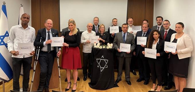 La embajada de Israel honra la memoria de los judíos que perecieron en el Holocausto