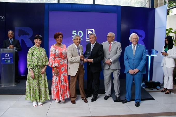 Los 50 años de Reaseguradora Santo Domingo