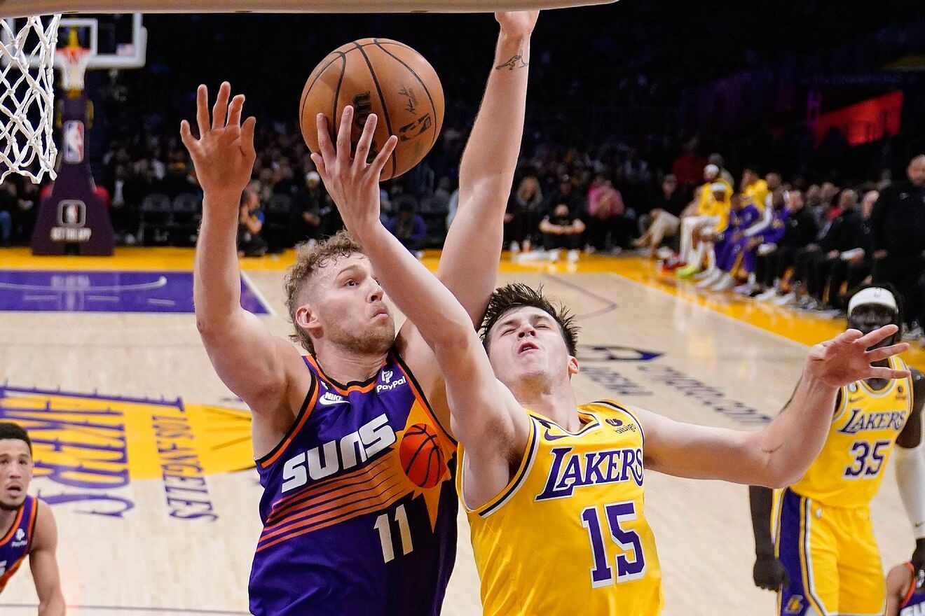 Lakers frenan mala racha y vencen 122-111 a Suns