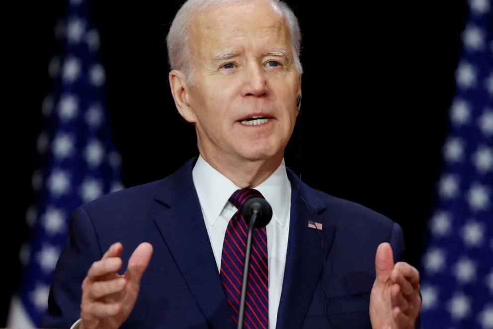 Biden le advirtió al régimen de Irán que EEUU responderá con fuerza a los ataques contra sus bases militares en Siria
