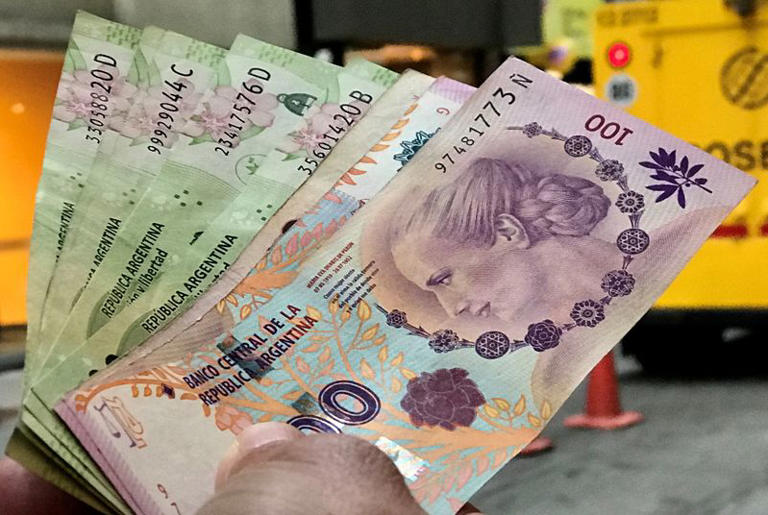 Recaudación tributaria de Argentina aumenta 82,3% interanual en febrero: Gobierno