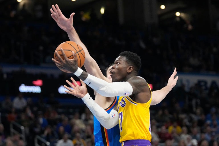 Schröder anota 26; Lakers se imponen a Thunder