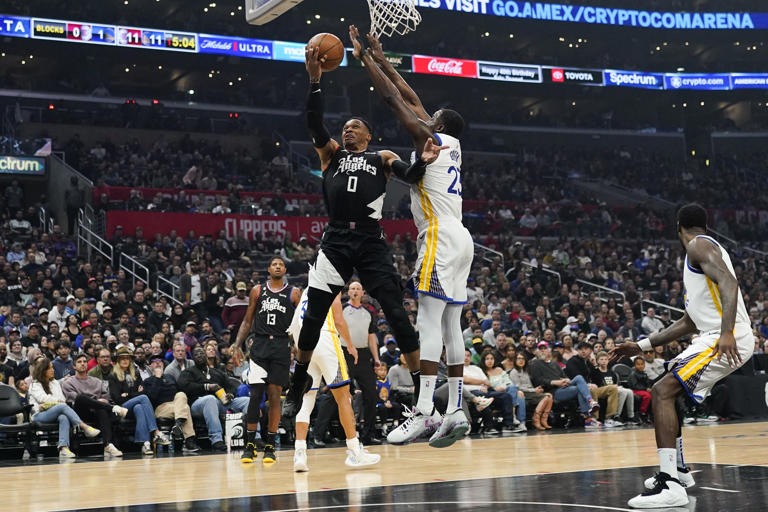 Clippers vencen a Warriors pese a los 50 puntos de Curry