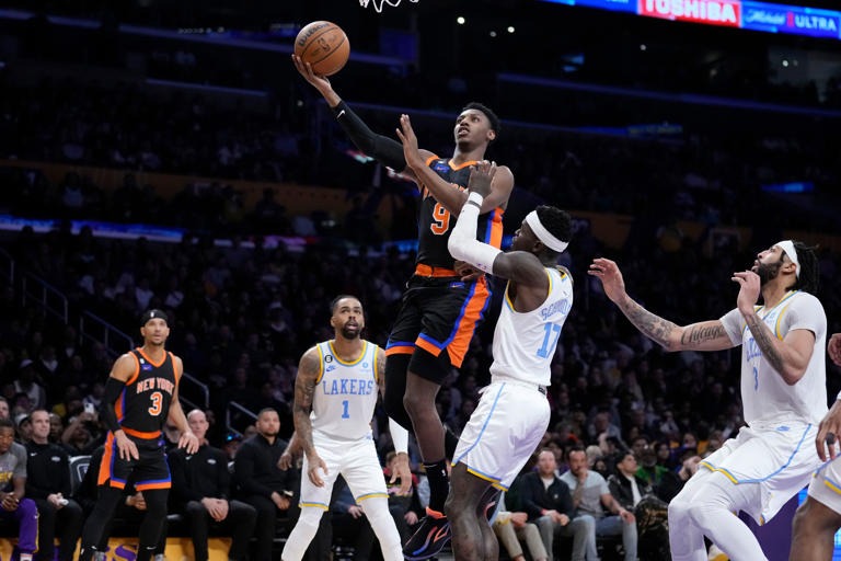 Knicks resisten y vencen a Lakers 112-108