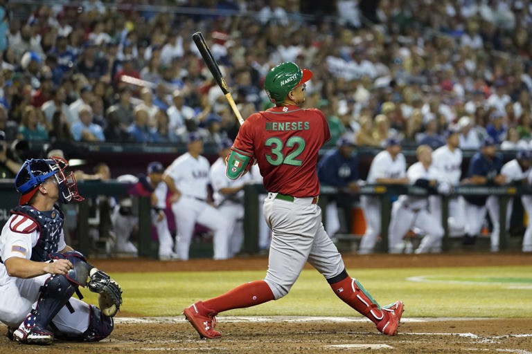 Meneses jonronea dos veces, México gana 11-5 a EE.UU.