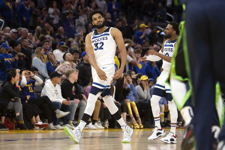 Con triples de Towns, Timberwolves vencen a Warriors
