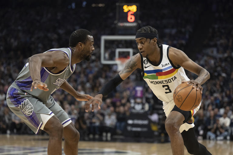 Timberwolves ganan 119-115, retrasan la fiesta de los Kings