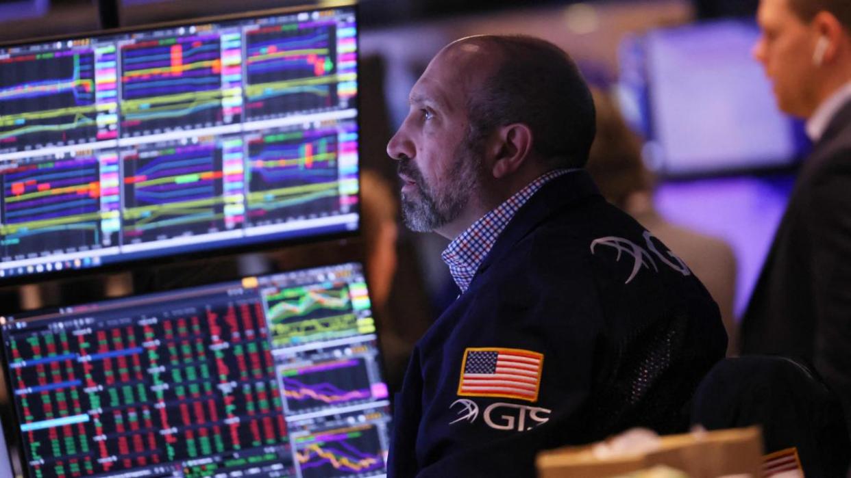 Acciones de bancos estadounidenses se desploman tras el discurso de Biden sobre economía