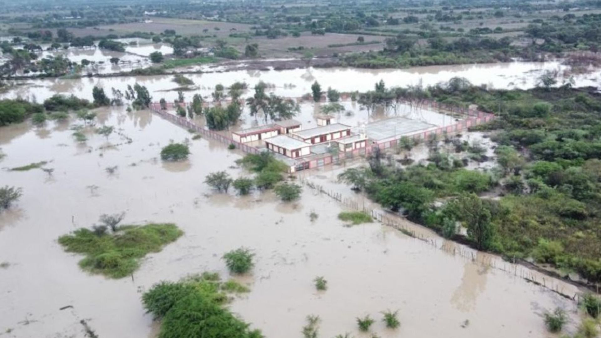 Al menos 6 muertes por lluvias e inundaciones tras paso del ciclón Yaku en Perú