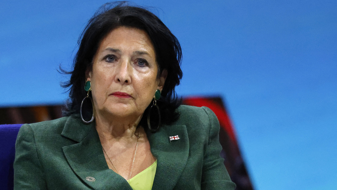 Asesor de Biden se reúne con la presidenta de Georgia en medio de las protestas en el país