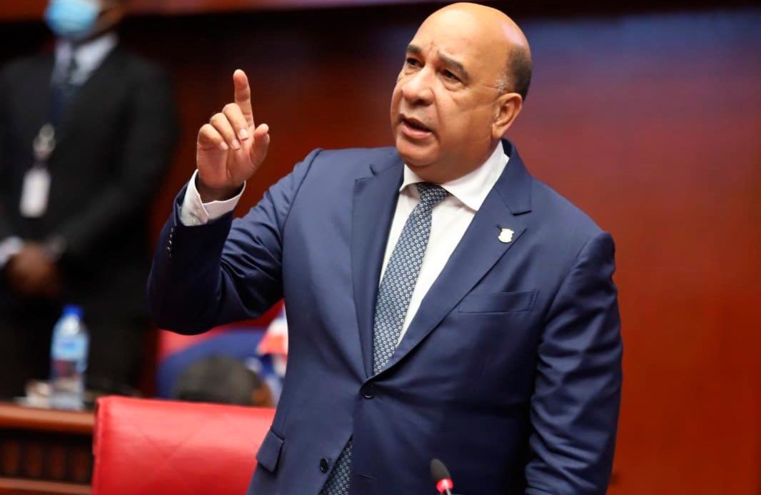 Senador Bauta responde a Rogelio Genao; niega oposición esté detrás de incendios forestales