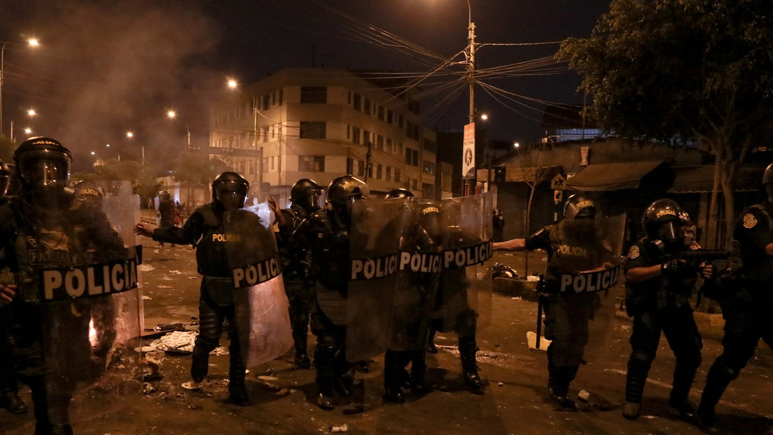 Boluarte responde ante la Fiscalía por muertes en protestas mientras vuelve la represión en Perú