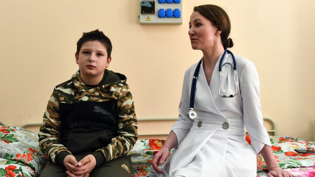 Conceden la medalla al valor al niño ruso que salvó a dos compañeras durante una incursión ucraniana