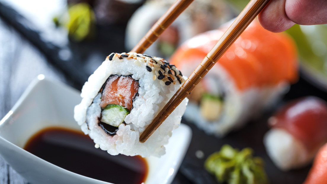 Detienen a 3 implicados en el 'terrorismo del sushi' en Japón
