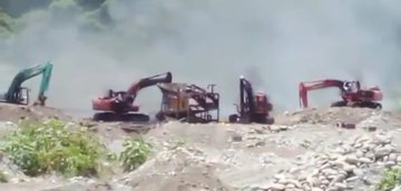 Ecuador aclara que Perú bombardeó la minería ilegal dentro de su territorio
