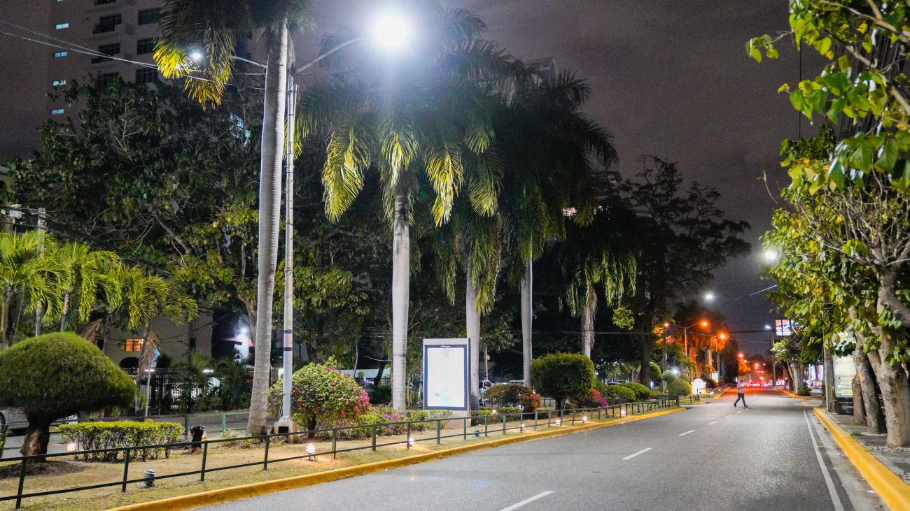 Edesur coloca más de 1,500 luces LED en avenidas del Distrito Nacional