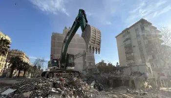 El emir de Catar critica el retraso en la entrega de ayuda a las víctimas del terremoto de Siria