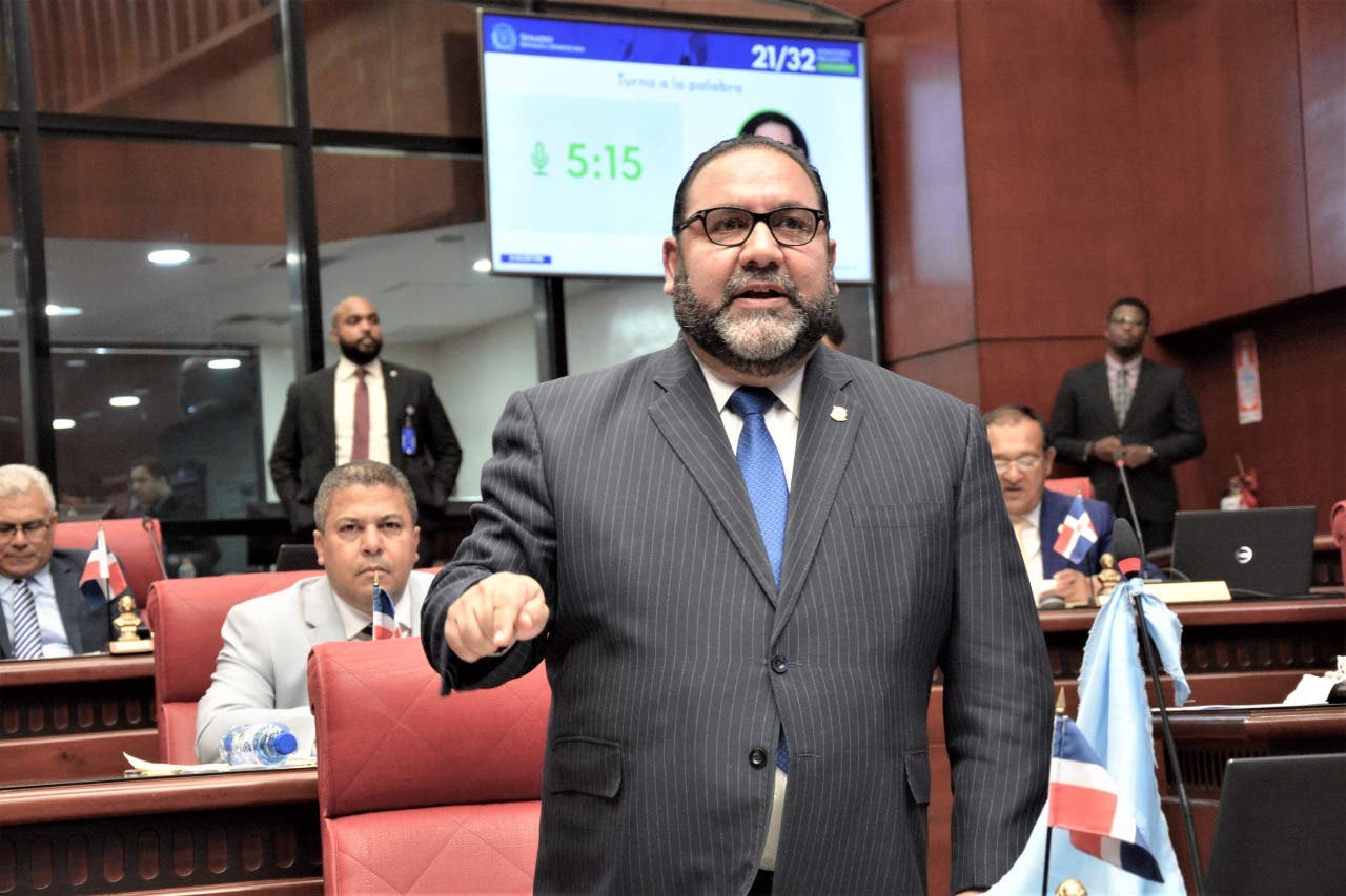 Senador Rogelio Genao rechaza ausentismo en sesiones como método de protesta