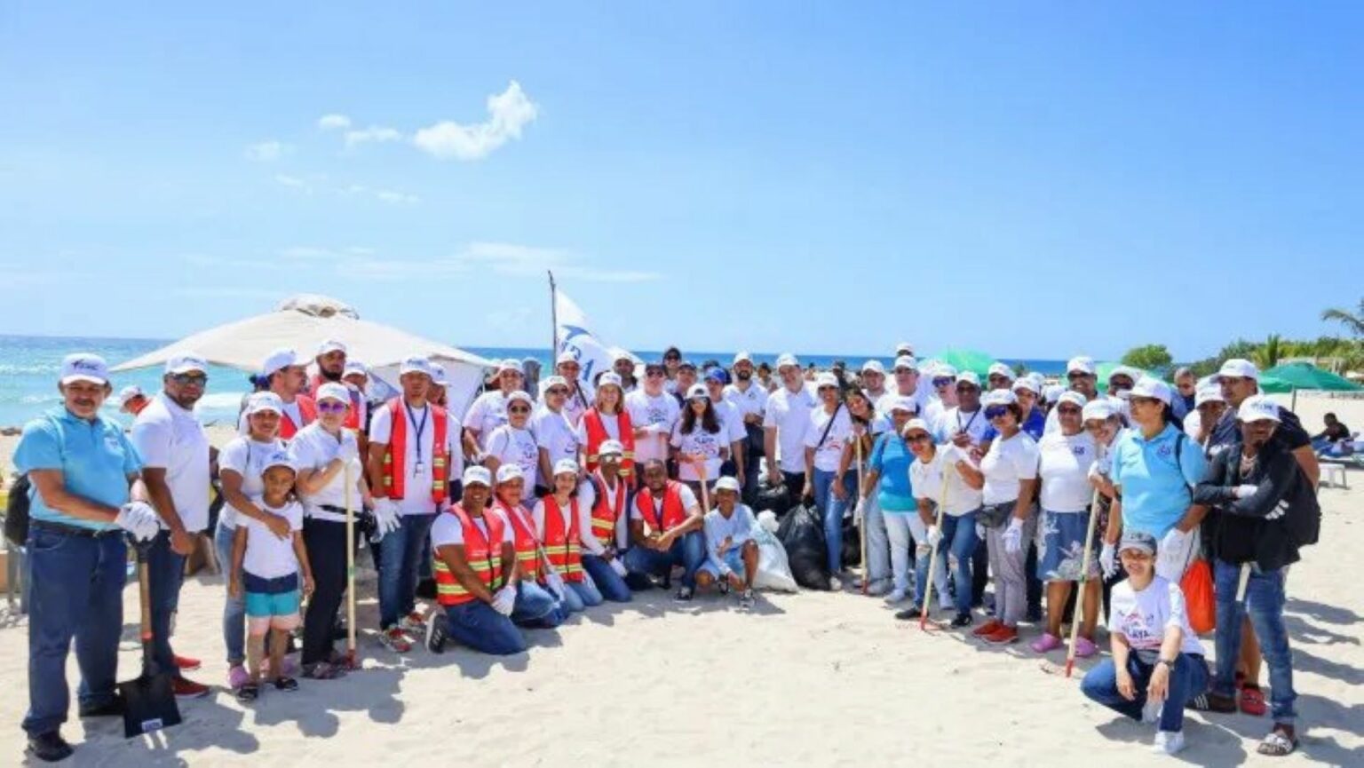Afirman Jornada de limpieza de playas integra más de 2 mil 500 voluntarios y superó expectativas