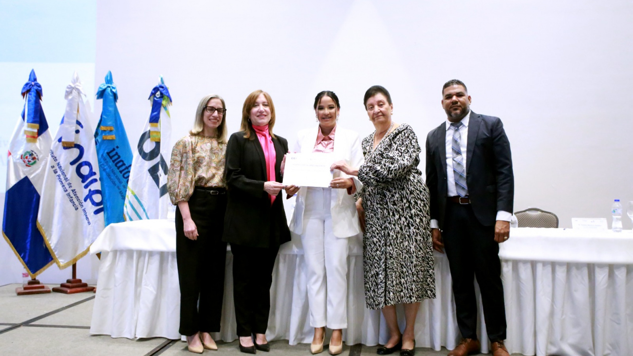 INAIPI, OEI e INAFOCAM entregan más de 400 certificados a participantes del diplomado en Atención a la Primera Infancia