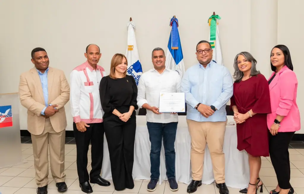 INPOSDOM recibe exaltación del INAP otorgada mediante resolución