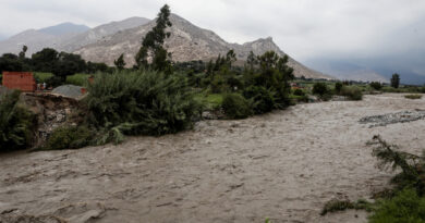Las fuertes lluvias por el ciclón Yaku persisten en Perú con Lima en "alerta roja"