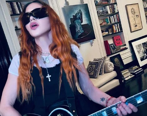 Madonna luce un increíble corsé transparente: “En mi lugar feliz”