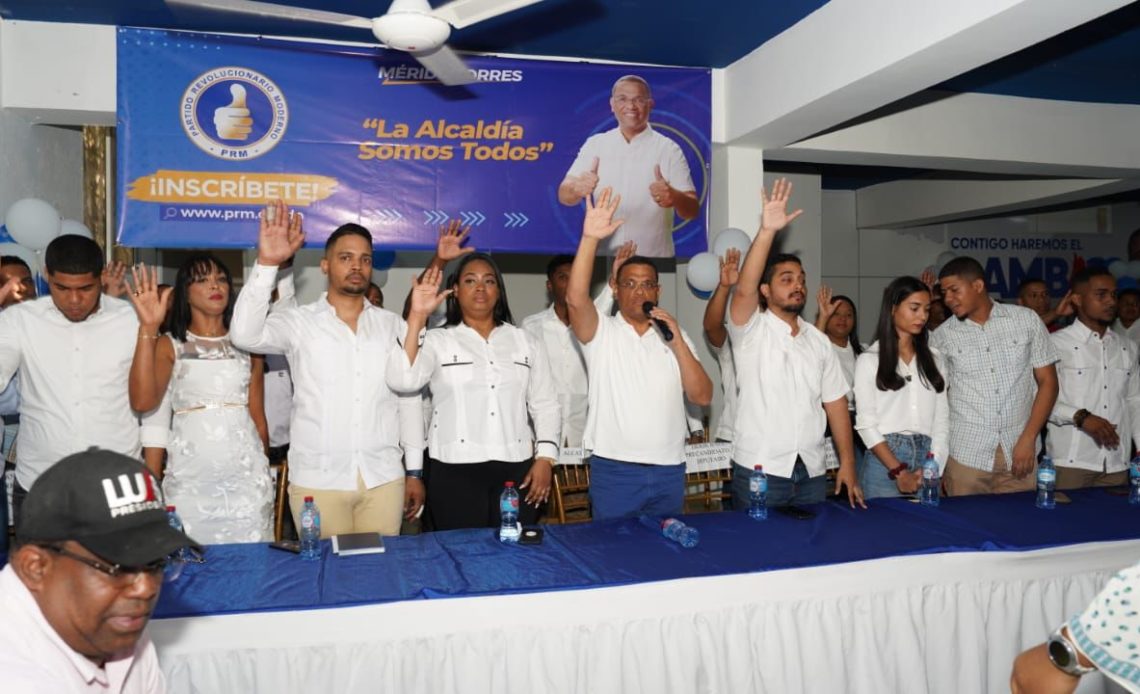 Mérido Torres juramenta maquinaria electoral del PRM en Santo Domingo Este