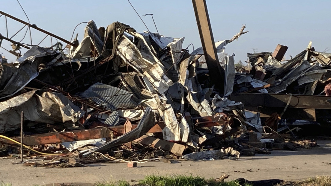 "Mi ciudad ha desaparecido": El paso de un tornado por Misisipi deja decenas de muertos y heridos