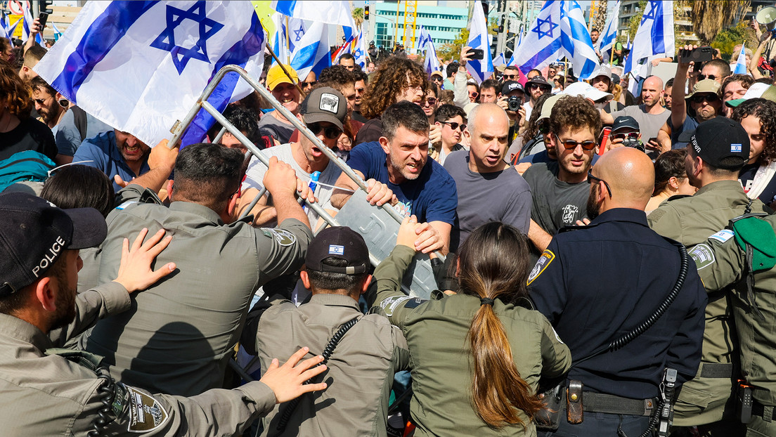 Miles de personas marchan en el "día de la interrupción" contra las reformas judiciales en Israel