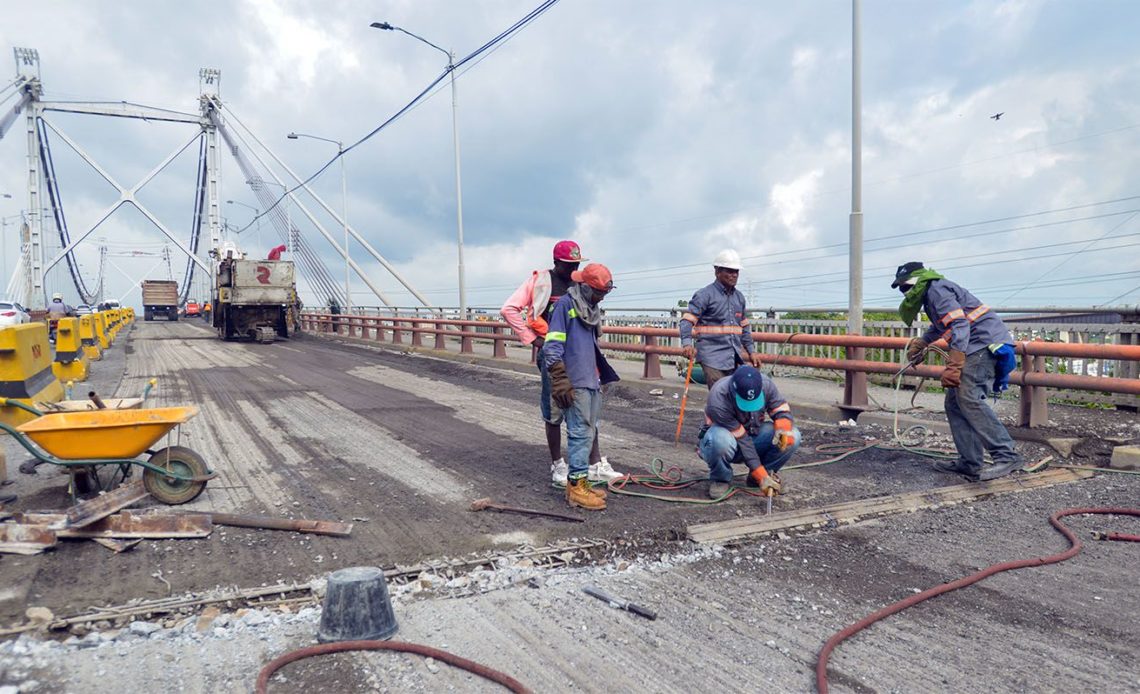 ¿Qué pasa con el puente Duarte? Tres veces han tenido que repararlo en menos de un año