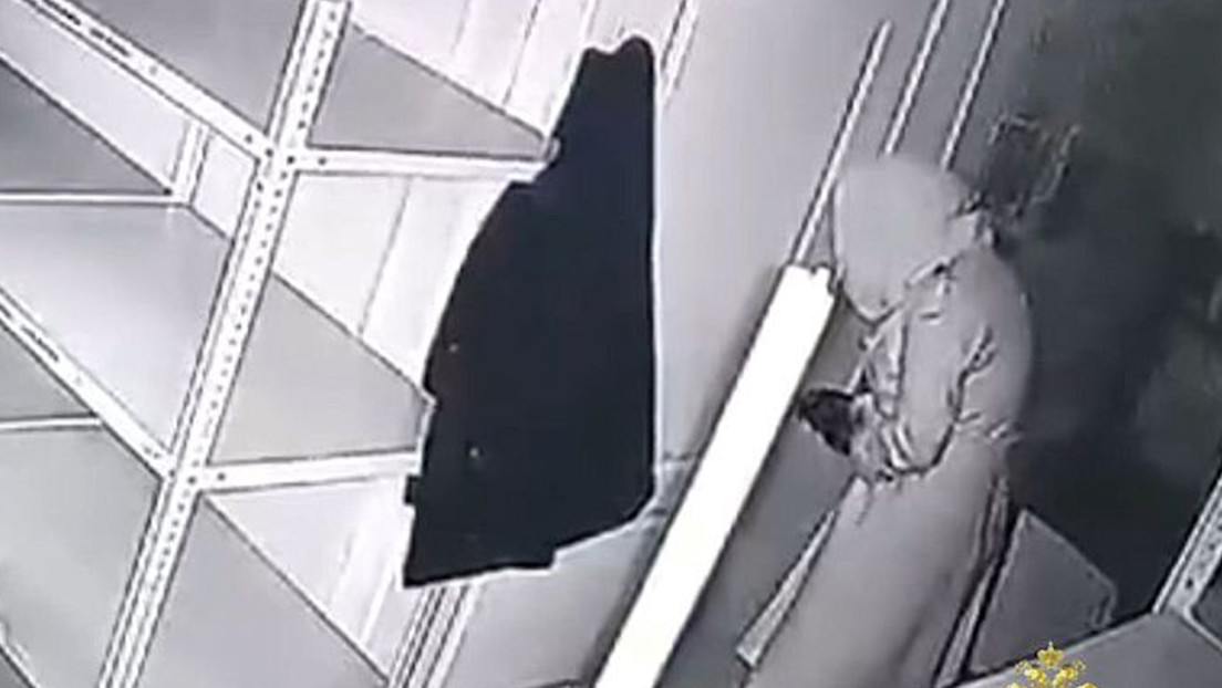 Un guardia se viste de mujer y entra a robar la caja fuerte de la tienda en la que trabaja