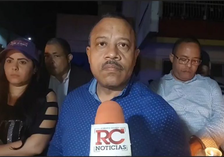 Realizan encendido de velas frente al Palacio de Justicia en rechazo a Operación Calamar