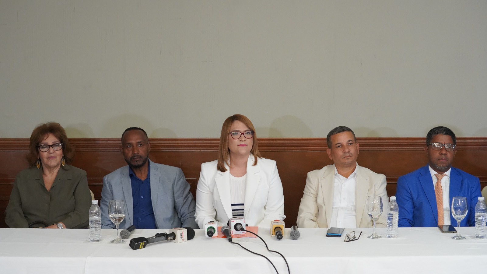 Dirigentes de Fuerza del Pueblo abandonan organización política y forman el “Partido Poder Ciudadano”