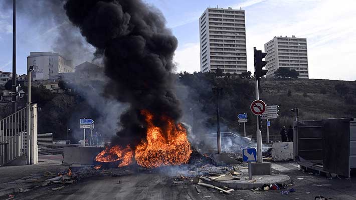 Pese a masivas protestas de trabajadores, Senado francés vota a favor del retraso de la edad de jubilación de 62 a 64 años