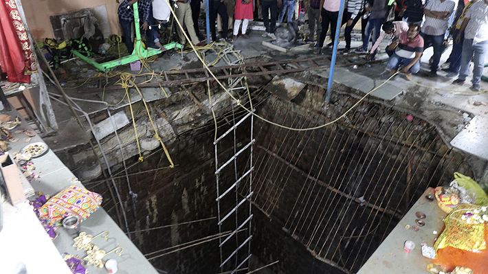 India: Hundimiento de suelo en templo hindú deja al menos 35 fallecidos