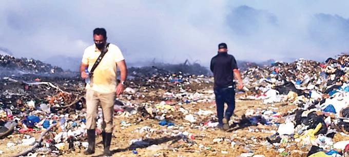 Incendio de vertedero sigue y no llega ayuda