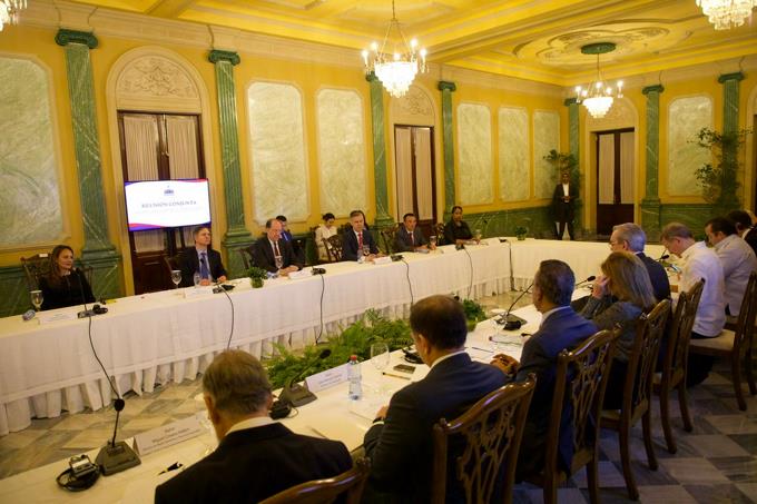Luis Abinader se reunió en pivado con el presidente del Banco Mundial